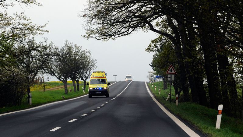 Auto na Českobudějovicku srazilo seniorku na přechodu, na místě zemřela